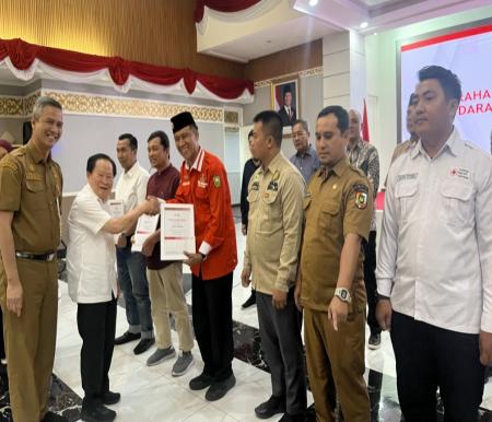 20 orang terima penghargaan pendonor terbanyak (foto/yuni)